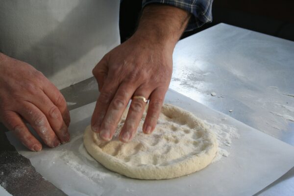 SCHIACCIATA A MANO